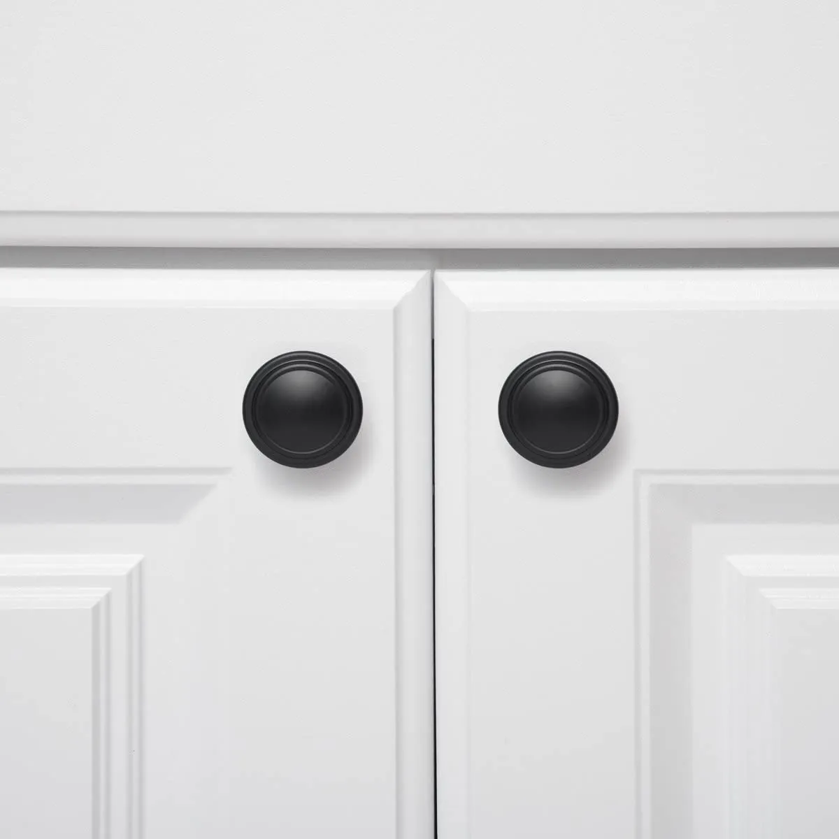 AmazonBasics Straight Top Ring Cabinet Knob 1.25IN Diameter Flat Black 10Pack