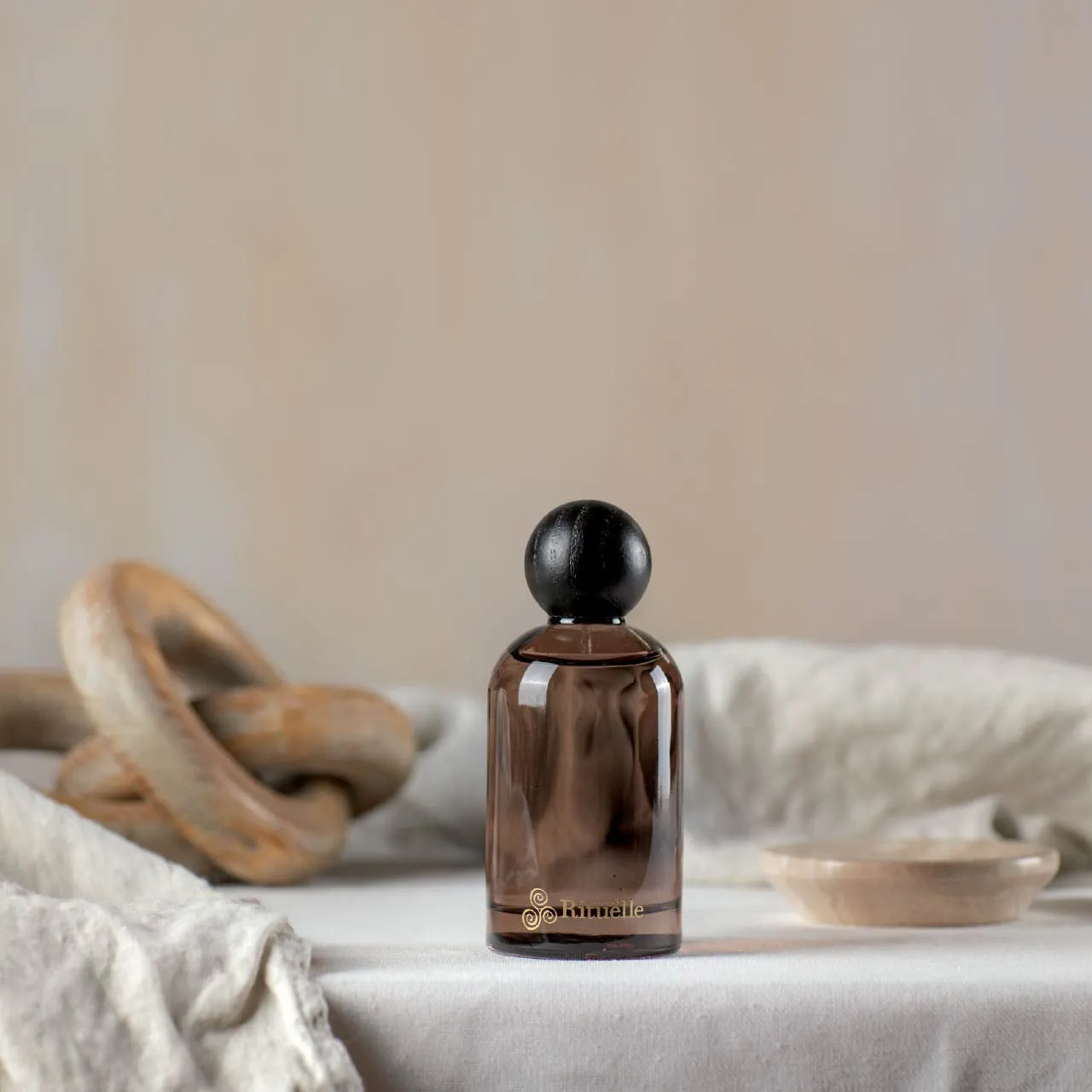 Honey Blossom, Nectarine, Bergamot, Vetiver Room & Linen Mist
